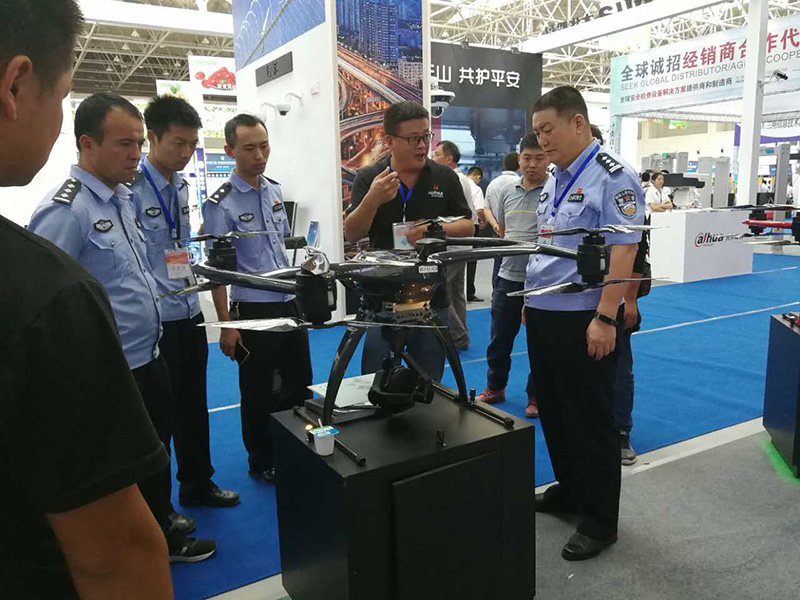 2017新疆安防展盛大開幕 哈瓦警用無人機備受關注